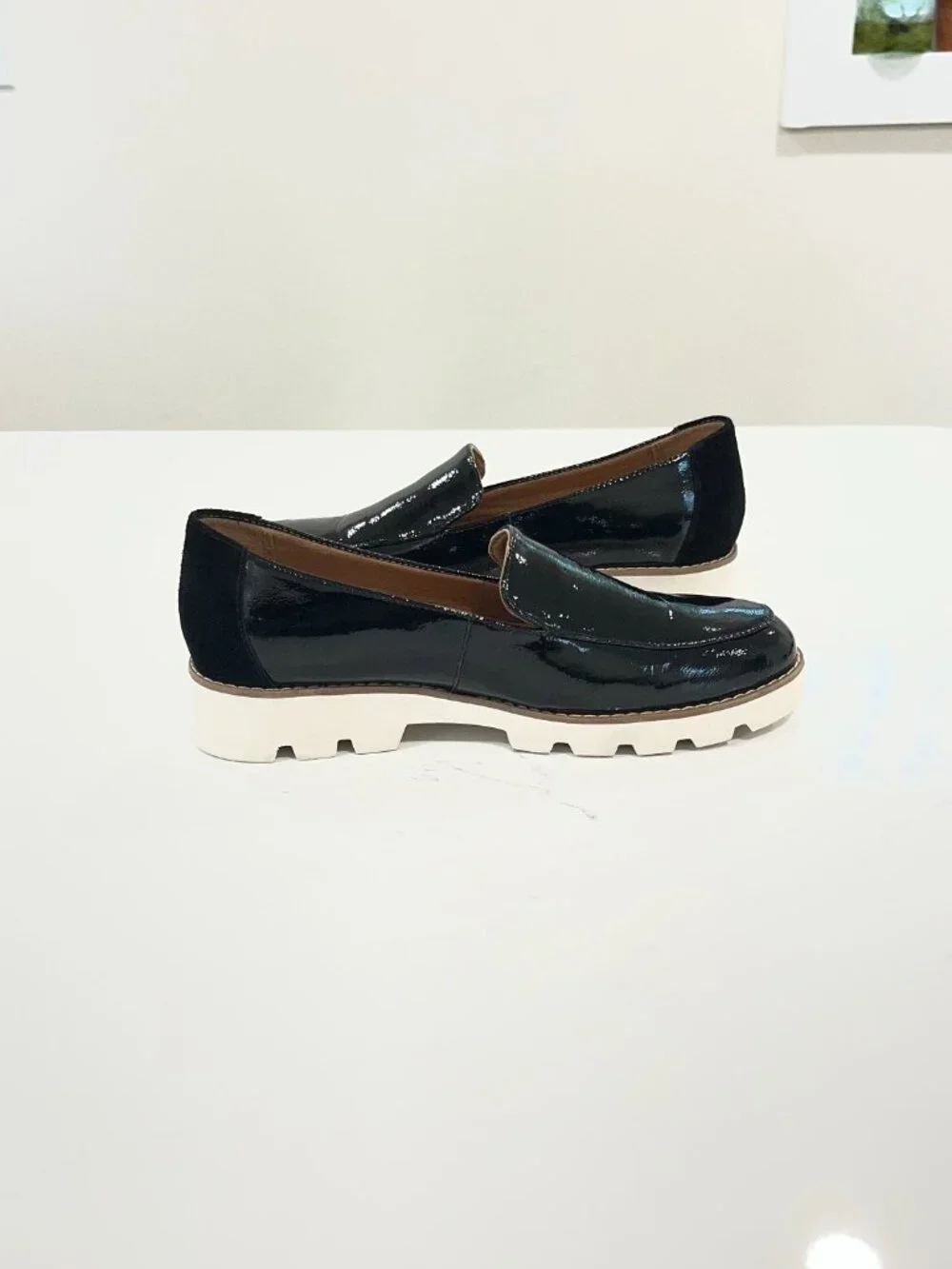 Vionic Women’s  Kensley – Black Crinkle Size 6.5